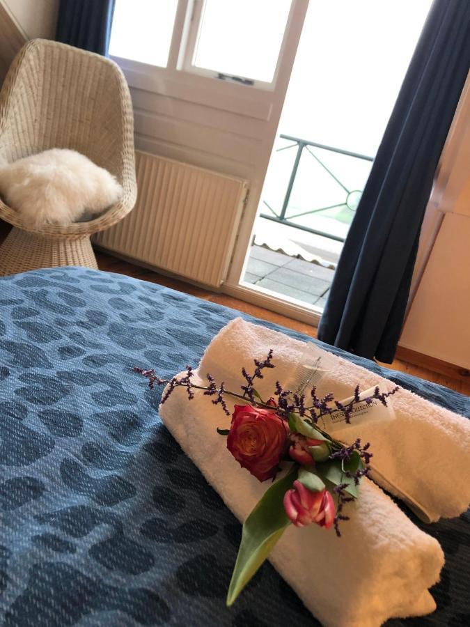 Guesthouse Bednboot Met Terras Aan Het Water Rijpwetering Exterior foto